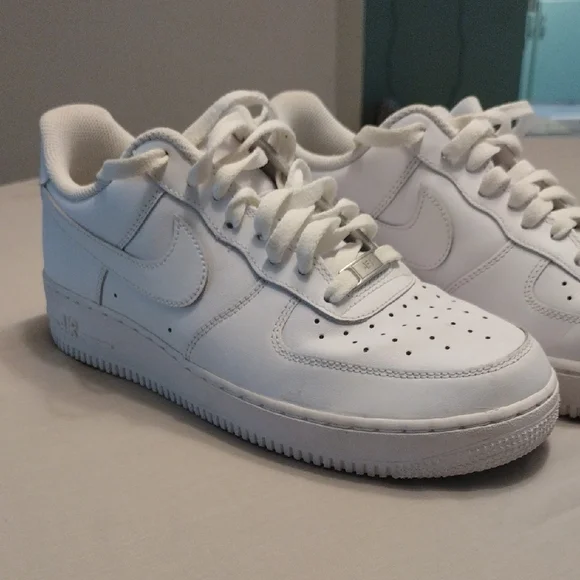 Nike Air Force One - Picture 1 of 17